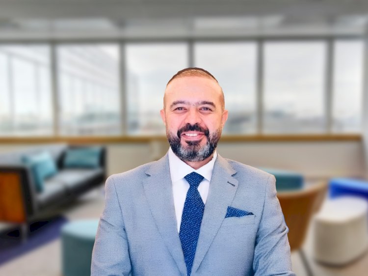 أحمد عاصم يوضح : هل الحقن المجهري هو نفسه أطفال الأنابيب؟