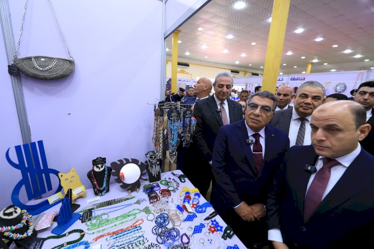 رئيس جامعة كفر الشيخ يشهد افتتاح معرض أيادي مصر للحرف اليدوية والتراثية