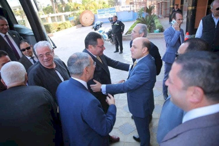 محافظ كفرالشيخ يأمر بإصلاح كسر بماسورة مياه الشرب الشمالية بشارع البحر