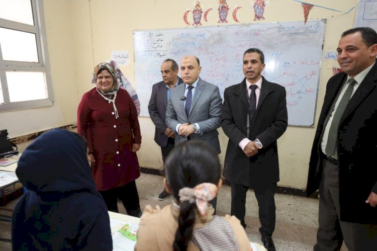 محافظ كفرالشيخ يتفقد فصول مدرسة الرياض للتعليم الأساسي