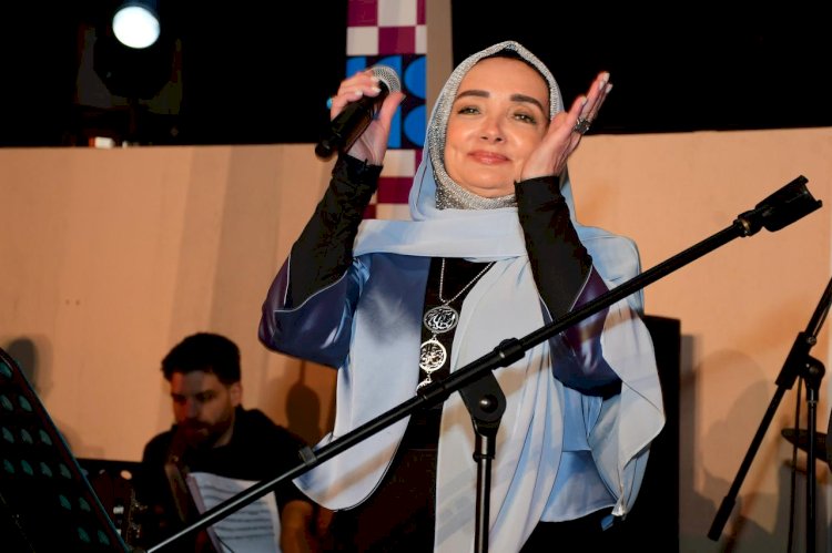 بالصور لأول مرة.. عايدة الأيوبي تحيي خيمة يلا رمضان بحضور نجوم الفن