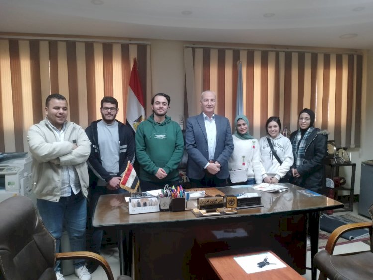 وكيل وزارة الشباب بكفر الشيخ يلتقي الفريق المشارك فى برنامج عباقرة الصحاب