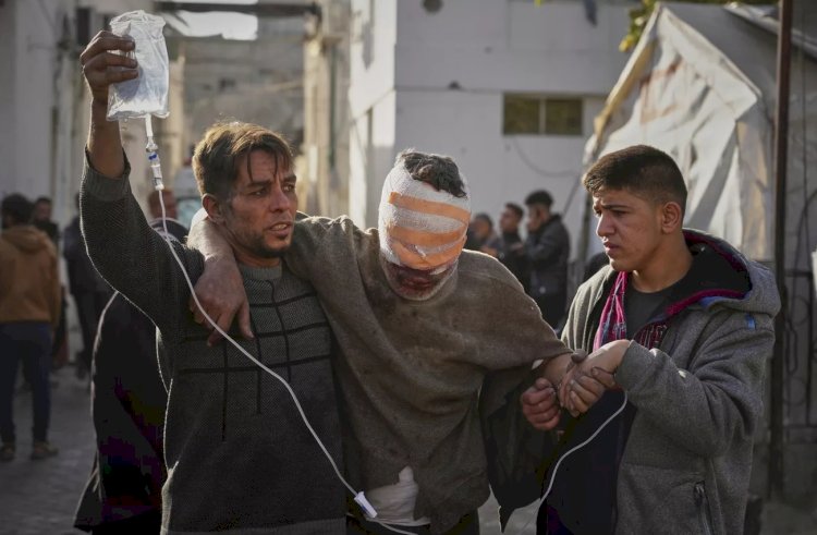 37 شهيدا في غارات إسرائيلية فجر اليوم وتهريب نتنياهو إلي  مكان آمن