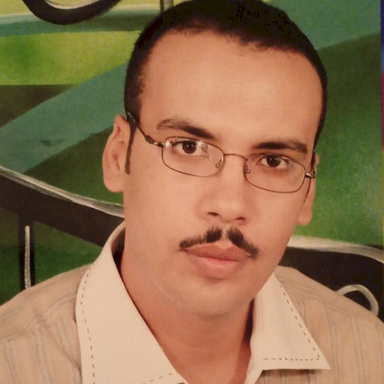أحلمُ أن أفوزَ بجائزة ... شعر ياسر محمود محمد- السويس