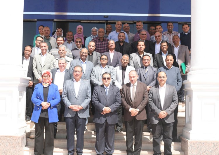 رئيس جامعة جنوب الوادي يجتمع باللجنة التنسيقية لإدارة مشروع تغيبر اسم الجامعة