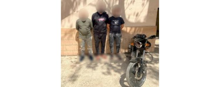 القبض علي 3 أشخاص لاستقلالهم  دراجة والسير عكس الإتجاه لسرقة  المواطنين بالجيزة