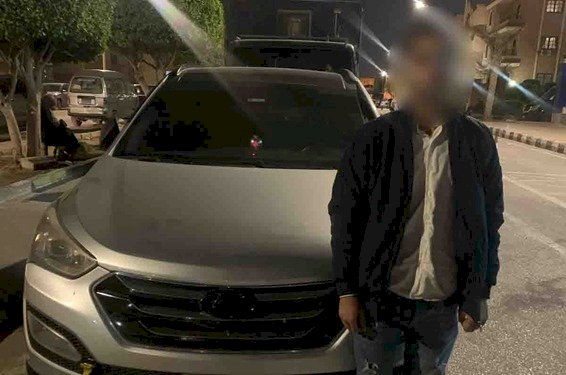 ضبط الطالب بطل فيديو قيادة سيارته الملاكى وإعتلاء الجزيرة الوسطى للطريق بالجيزة