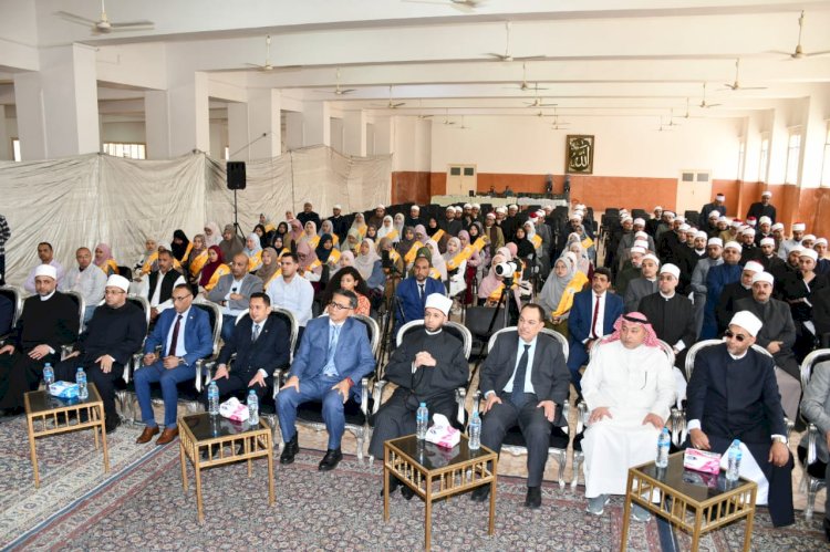 الازهري والسفراء شهدوا ختام دورة الأعلى للشئون الإسلامية لتدريب الطلاب الوافدين