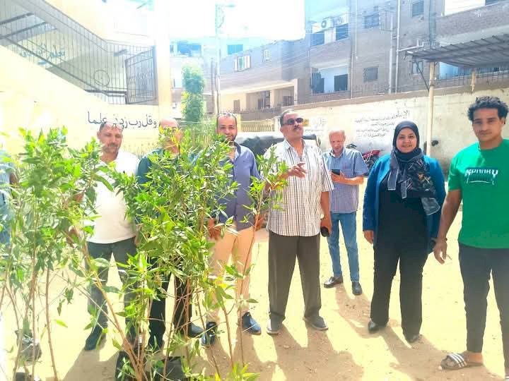 بمشاركة مدير الإدارة التعليمية ..البدء في غرس ألف شجرة بمدارس قوص