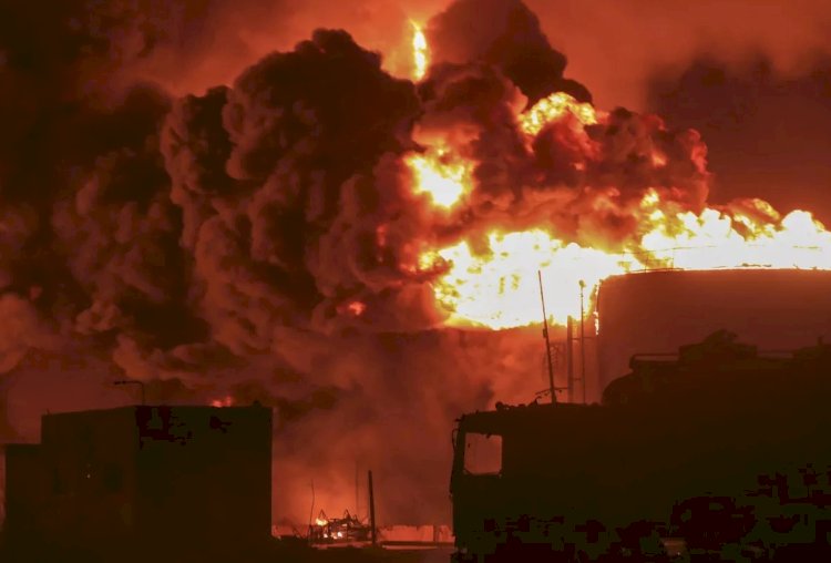 دفعة صاروخية من اليمن على الاحتلال.. والحوثيون يعلنون فرض حظر على السفن الإسرائيلية بالبحر الأحمر