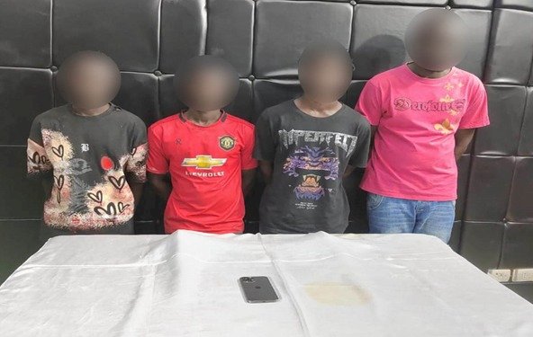 ثلاثة اجانب سرقوا تليفون بلدياتهم بالقاهرة