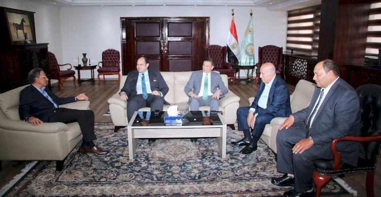وزير الزراعة يبحث مع جهاز حماية المنافسة واتحاد الدواجن زيادة الإنتاج