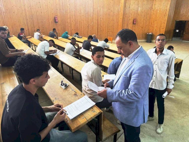 انتهاء امتحانات الفصل الدراسي الثاني بكلية الحقوق بقنا والعميد يشيد بالانضباط