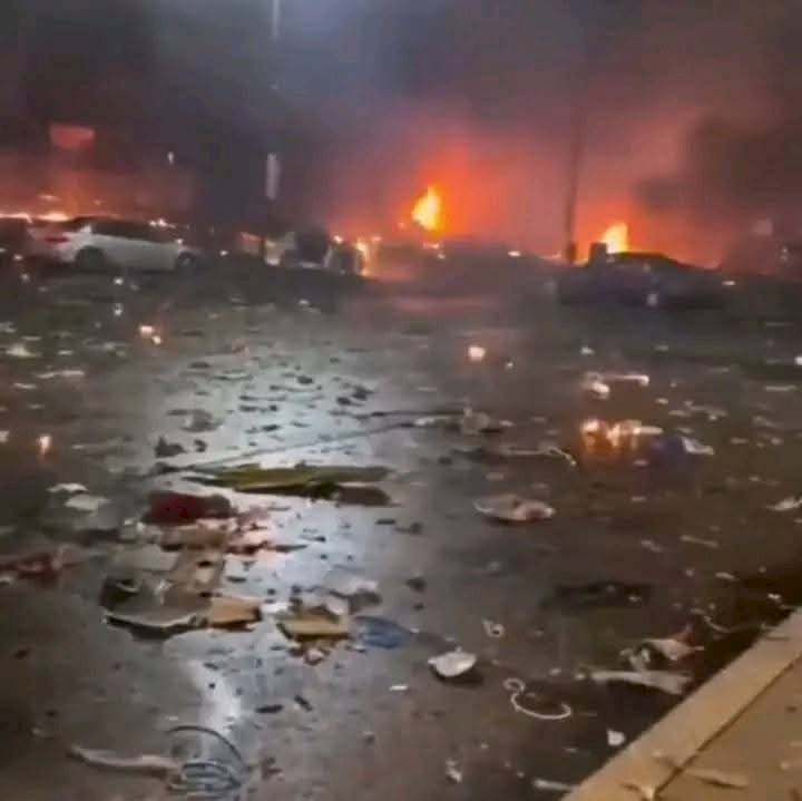 100 صاروخ إيراني يمطرون تل أبيب وسقوط مصابين وتهدم مباني والاسعاف يستنفر