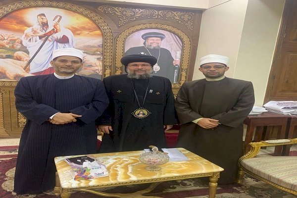 مدير أوقاف المنيا يهنئ مطران ديرمواس ودلجا الجديد
