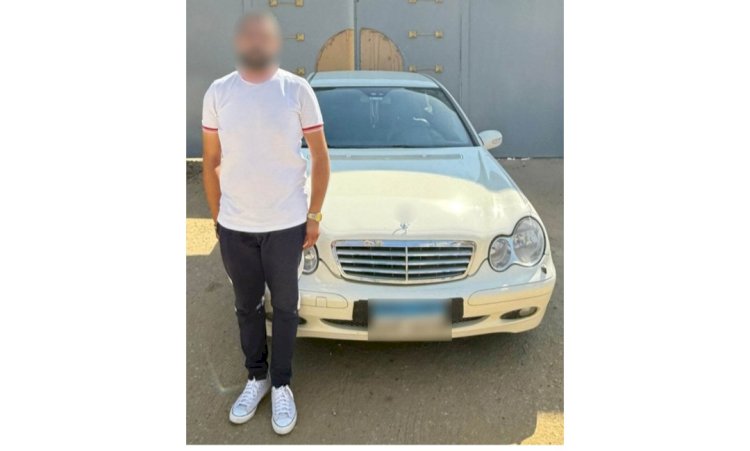 نكشف فيديو قيام قائد سيارة بالإصطدام بفتاة أثناء سيرها بمدينةأكتوبر بالجيزة