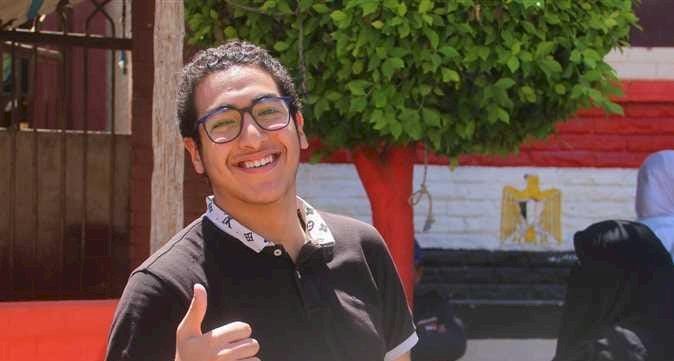 فرحة بين طلبة المنيا لسهولة امتحاني الرياضيات وعلم النفس