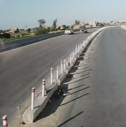 سائق يسير عكس الإتجاه أعلى الطريق الإقليمى لاختصار الطريق بالمنوفية