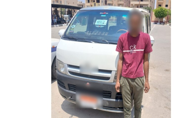 القبض علي سائق ميكروباص السير عكس الإتجاه بطريق الاسكندرية الصحراوي
