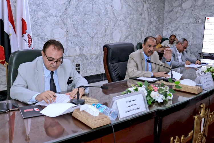 سراج يرأس اجتماع المجلس الاقتصادي لمتابعة المشروعات الاستثمارية للمحافظة