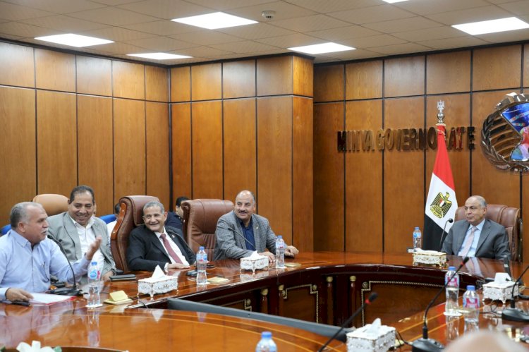 استعداداً للعام الدراسى : محافظ المنيا يعقد اجتماعًا مع مديري الإدارات التعليمية