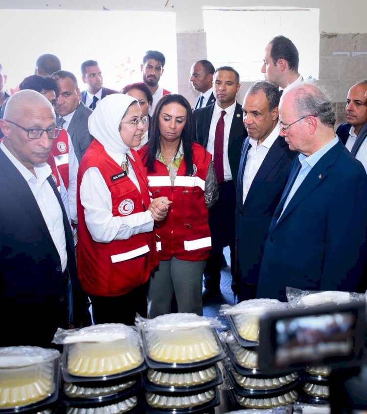 وزير الخارجية ورئيس الوزراء الفلسطيني يزوران مركز الإمداد الغذائي "المطبخ الإنساني" بالشيخ زويد