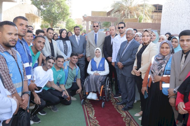 محافظ سوهاج  يشهد توزيع 35 جهاز عروس وعدد من المساعدات للفئات الأولى بالرعاية