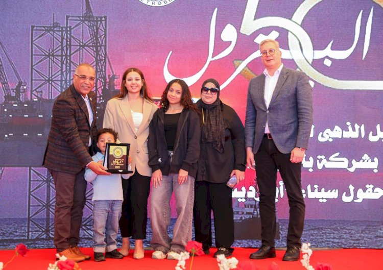 وزير البترول  يُشارك العاملين احتفالهم  باليوبيل الذهبي لعيد البترول