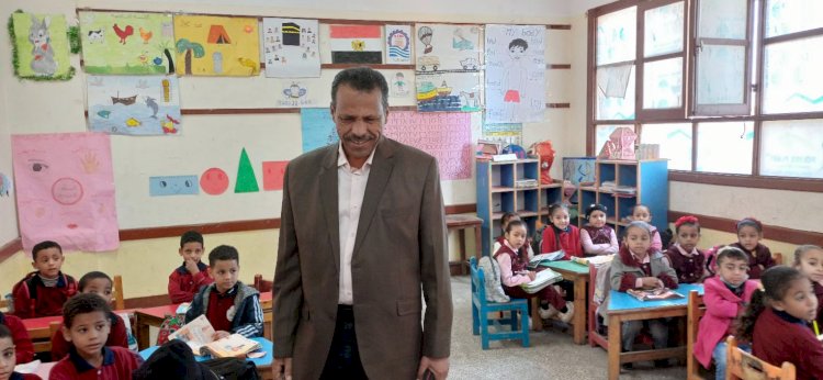 مدير  تعليم أبوتشت: لا تهاون مع الإهمال.. وإحالة مدير ومعلمين وموجّهين للتحقيق