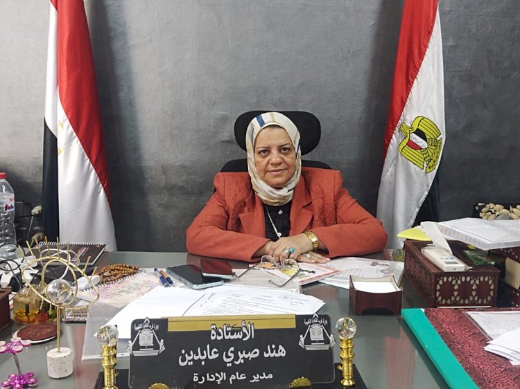 الدكتورة هند عابدين.. خلية نحل داخل إدارة حدائق القبة التعليمية