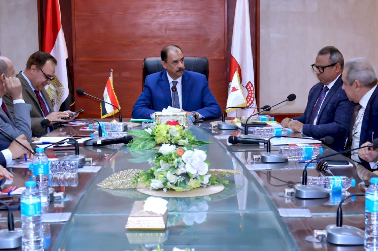 محافظ سوهاج يلتقي أعضاء مجلس الشيوخ
