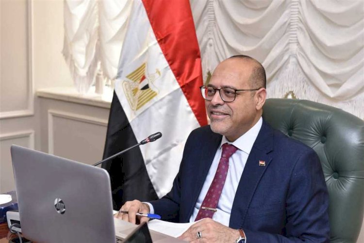 إيمان بدر تكتب : حقيقة اعتراضات المستثمرين علي قانون العمل الجديد