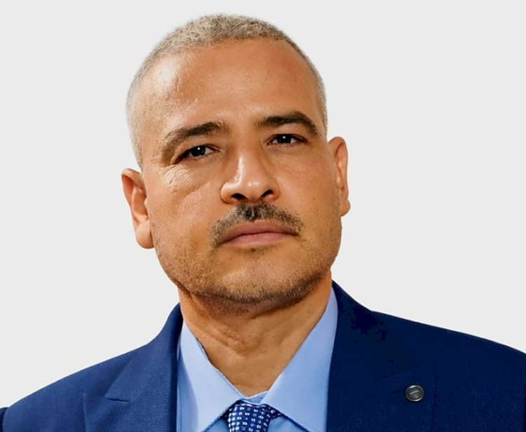 الشاعر حسنى الإتلاتي يكتب : الشاعر ليس ماكينة ATM