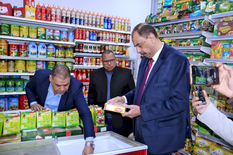 محافظ سوهاج يتفقد المواقف العامة والأسواق