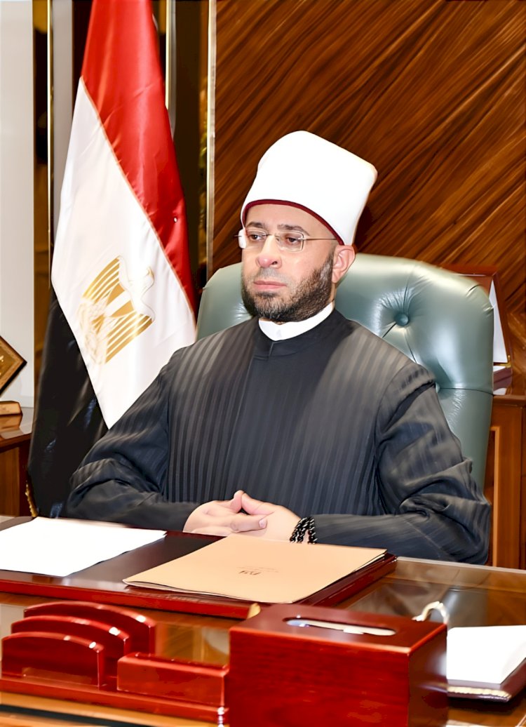 وزير الأوقاف يهنئ وزير الداخلية بعيد الشرطة
