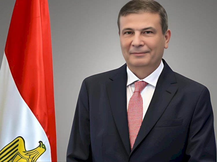 وزير الزراعة يهنئ الرئيس  بمناسبة الذكرى الـ 15 لثورة 25 يناير