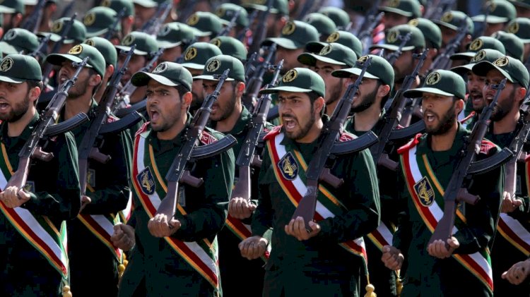 الجيش الإيراني يتسلم دفعة من ألف مسيرة.. ويهدد برد ساحق
