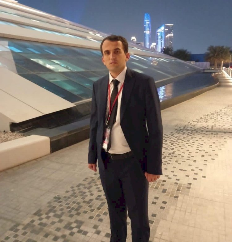 النظرةُ المثيرةُ جدًا لِرَسولِ حَمْزاتوف حولَ النوعِ الأدبيّ