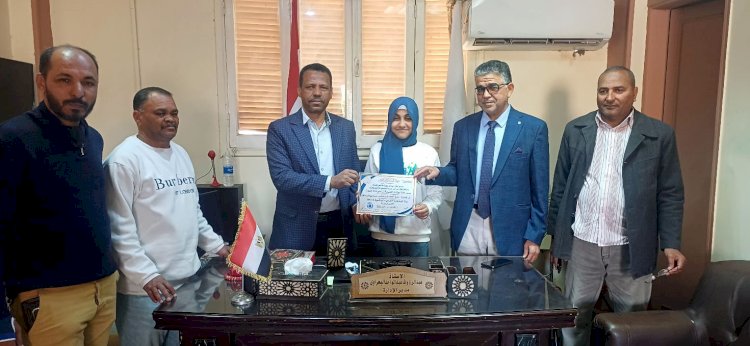 تكريم رنا أحمد وصفي لفوزها بالمركز الأول في مسابقة الأفضل الرمضانية