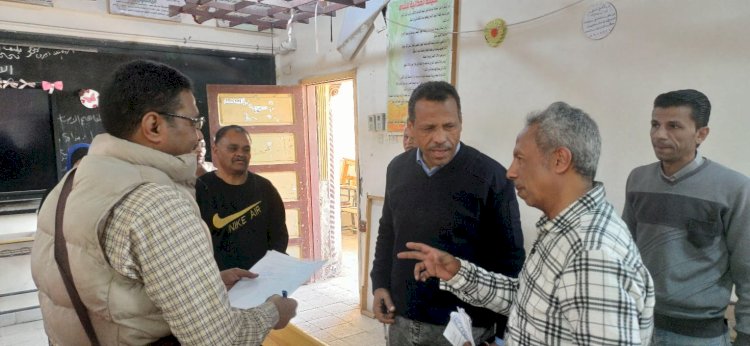 مدير تعليم أبوتشت يتابع الاستعداد لمعرض ختام الأنشطة التربوية