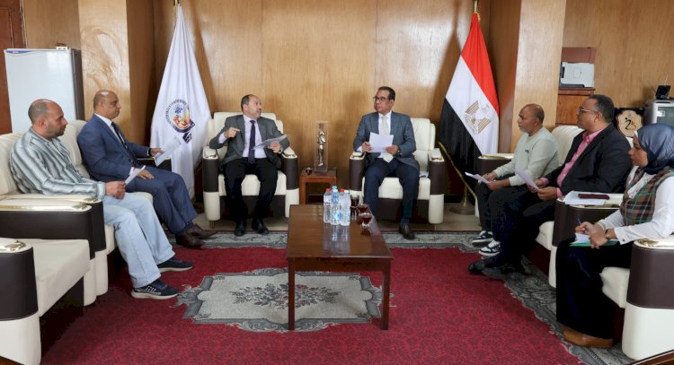 جامعة قنا تناقش تطوير الأداء وتأهيل الكوادر الجامعية