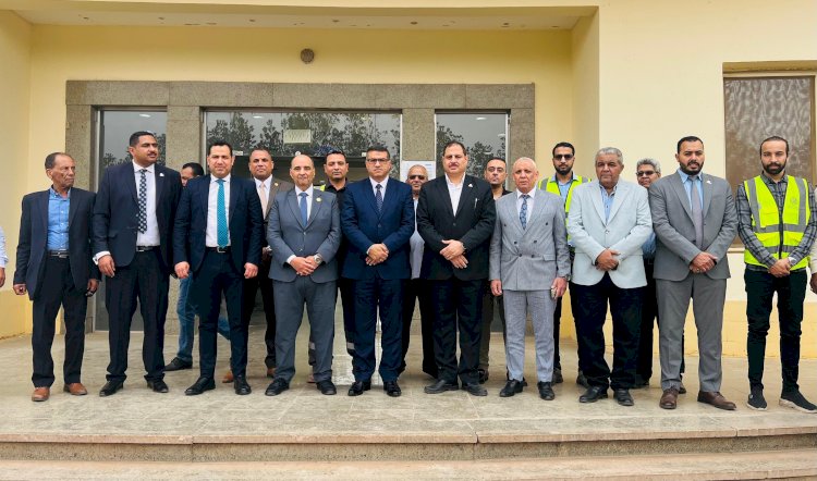 محافظ قنا يشهد جلسة استماع لزيادة الطاقة الإنتاجية لمصنع "أسمنت النهضة"
