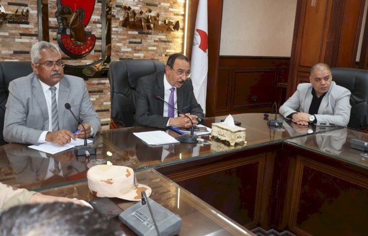 محافظ سوهاج يترأس اجتماعا لمتابعة مشروعات المبادرة الرئاسية حياة كريمة