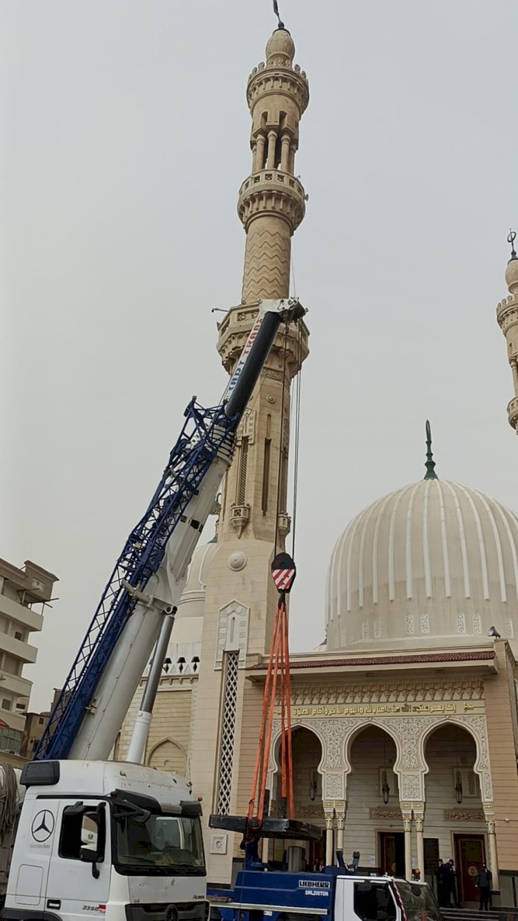 وزير الأوقاف يوجّه بالتعامل مع ميل هلال مئذنة مسجد البحر بدمياط