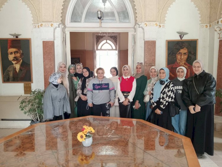 طلاب جامعة الفيوم في زيارة ثقافية إلى مكتبة القاهرة الكبرى بقصر الأميرة سميحه
