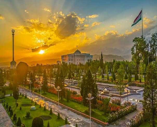 آدينه أحمد سعيد زاده يكتب : دوشنبه —مدينة لا يُنسى حبّها