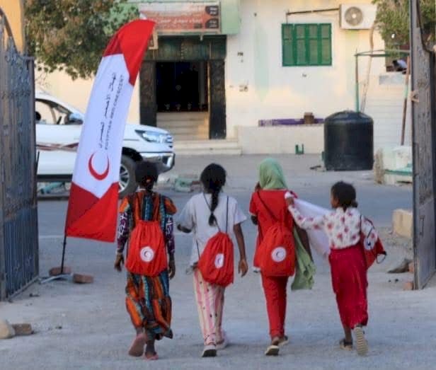 التضامن والهلال الأحمر  ينظمان قافلة طبية شاملة بمنطقة حميثرة بالبحر الأحمر