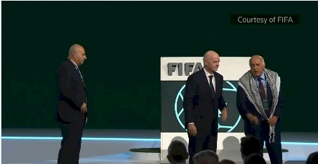 تصفيق حاد لرئيس الاتحاد الفلسطيني لرفضه السلام علي ممثل إسرائيل بمؤتمر الفيفا