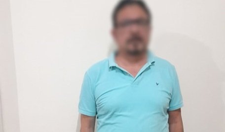 فيديو قيام مدير مدرسة بالجيزة بتصرفات غير لائقة مع تلميذة بمكتبه يقوده الي النيابة
