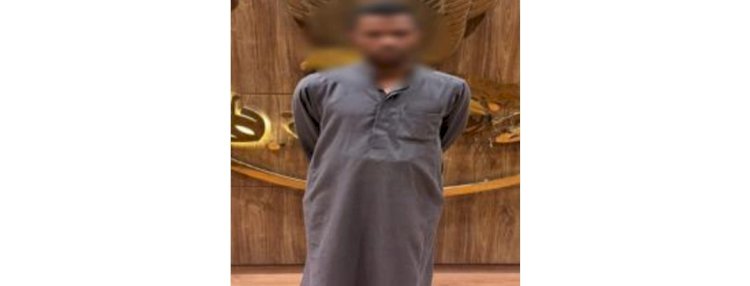 المنشور يكشف قيام حارس عقار بوضع أحجار بجوار الرصيف لاعاقة الطريق بالقاهرة